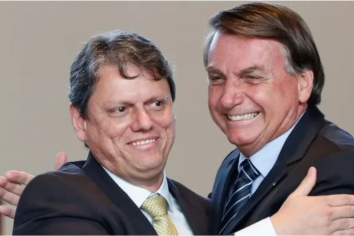 Tarcísio faz revelação a Bolsonaro após virar alvo de “desconfiança”