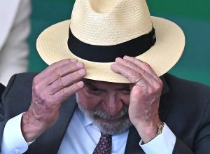 AME1436. BRASILIA (BRASIL), 20/07/2026.- El presidente de Brasil, Luiz Inácio Lula da Silva, reacciona en la ceremonia de sanción del proyecto de ley, que establece la estrategia nacional del Complejo Económico-Industrial de Salud este lunes, en el Palacio de Planalto en Brasilia (Brasil). EFE/ Andre Borges